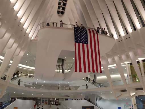 El Oculus - Esta estructura alberga una estación de transportes y un centro comercial